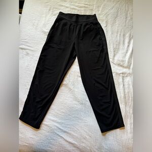 NWOT Athleta sm nolita slim tapered crop pant black 86%polyester, 14% spandex